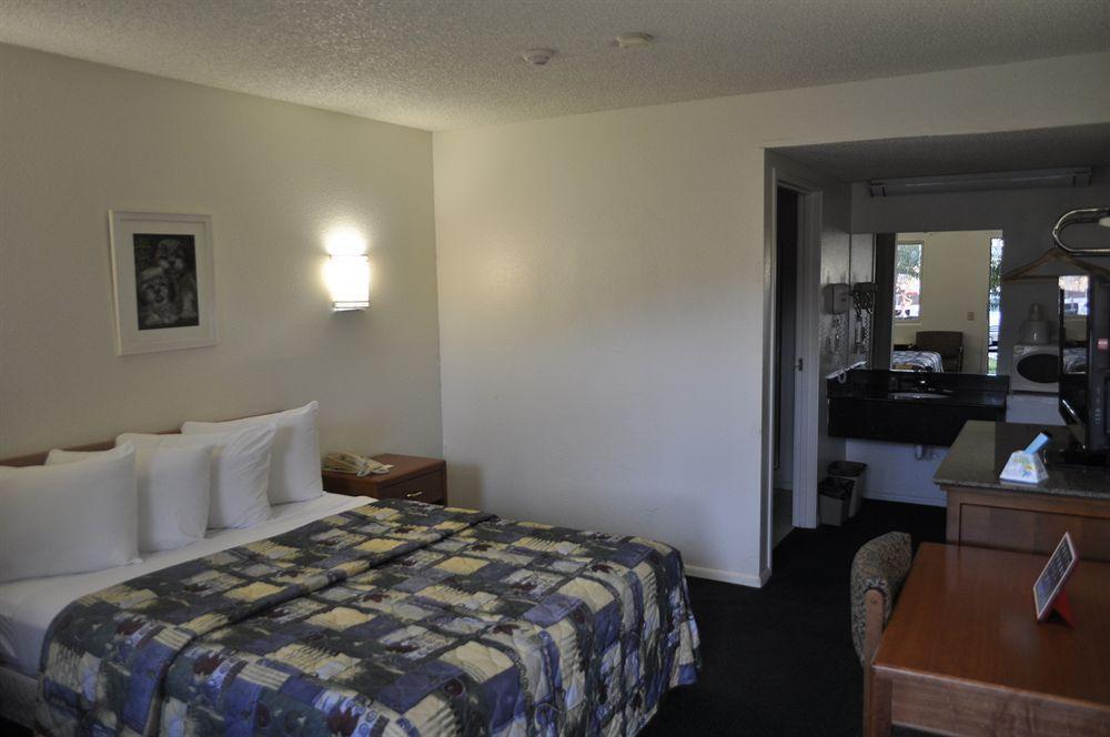 Pacific Inn Motel Ventura Bagian luar foto